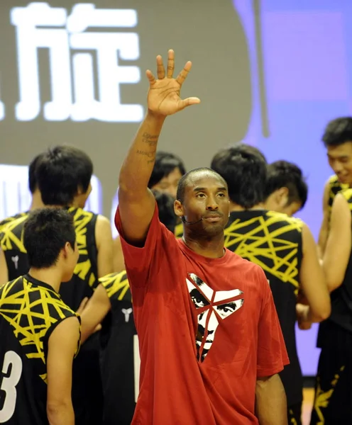 Giocatore Basket Nba Kobe Bryant Dei Los Angeles Lakers Saluta — Foto Stock