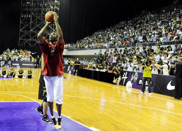Nba Kosárlabda Játékos Kobe Bryant Los Angeles Lakers Mutatja Kosárlabda — Stock Fotó