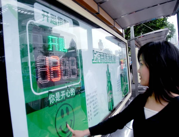 Young Chinese Woman Touches Happiness Index Display Panel Bus Stop — Stock Photo, Image