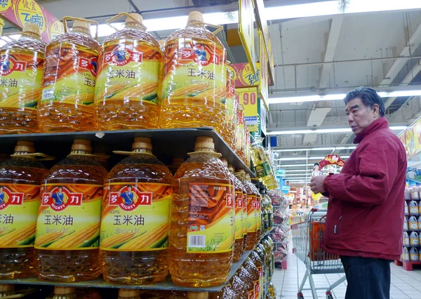 Китайські Магазини Клієнтів Приготування Олії Супермаркеті Тяньцзінь Китай Листопада 2010 — стокове фото