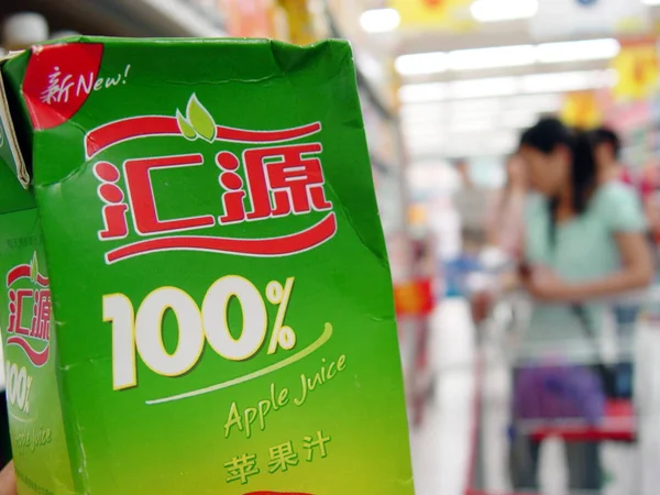 File Une Bouteille Jus Huiyuan Est Vue Vente Dans Supermarché — Photo