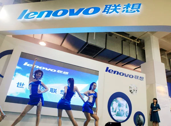 Showgirls Танцюють Стенді Lenovo Китай Пекін Міжнародний Високотехнологічний Експо Пекіні — стокове фото