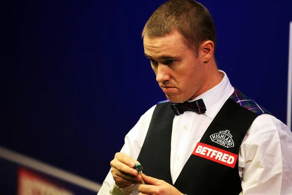 Scotlands Stephen Hendry Úgy Véli Miközben Versenyeznek Chinas Ding Junhui — Stock Fotó