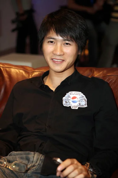 2010年6月1日 中国作家 赛车手韩寒在中国上海举行的百事可乐商业活动中被人看到 — 图库照片