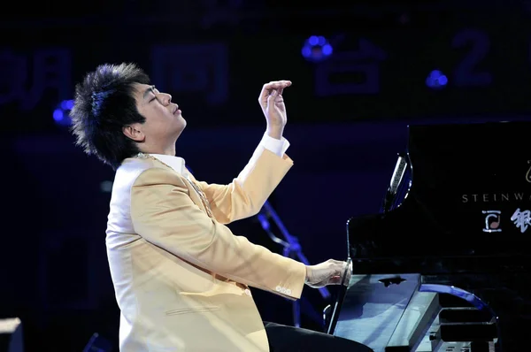 Chinese Pianist Lang Lang Presteert Tijdens Zijn Nieuwjaarsconcert Wuhan Stad — Stockfoto