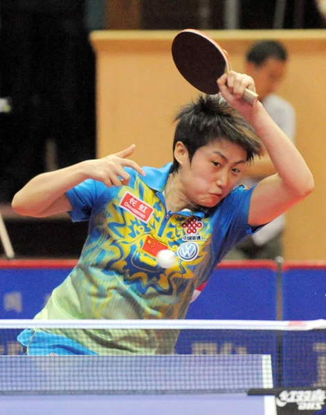 Chinas Guo Yue Compite Contra Feng Tianwei Singapur Invisible Los — Foto de Stock