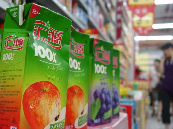Flaskor Huiyuan Juice Ses Till Försäljning Stormarknad Haikou Södra Chinas — Stockfoto