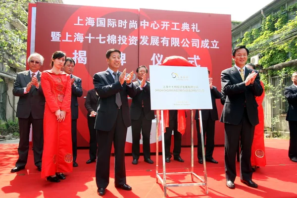 Chinese Ambtenaren Juichen Bij Baanbrekende Ceremonie Voor Bouw Van Shanghai — Stockfoto