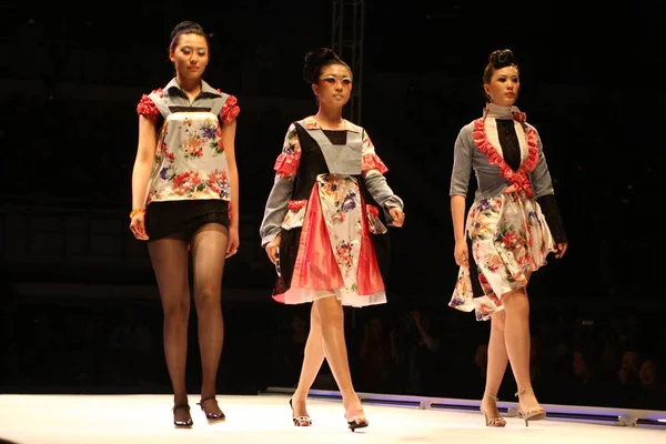 Modelle Cinesi Sfilano Durante Finale Del Haining China Tricot Fashion — Foto Stock
