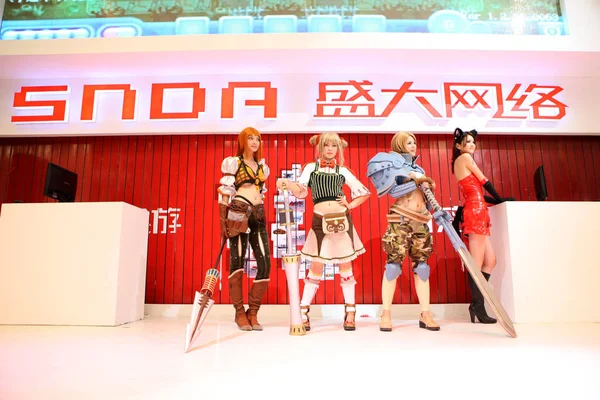 Китайские Исполнители Cosplay Позируют Стенде Shanda Interactive Entertainment Ltd Snda — стоковое фото