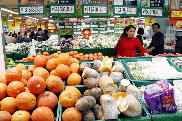 Chińskich Klientów Sklep Produkuje Supermarkecie Mieście Nanjing East Chinas Prowincji — Zdjęcie stockowe