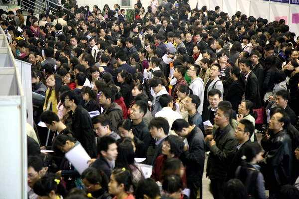 Chinesische Hochschulabsolventen Und Arbeitssuchende Drängen Sich Während Einer Jobmesse Der — Stockfoto