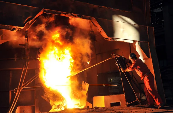 Trabalhador Chinês Trabalha Fábrica Aço Dalian Special Steel Ltd Dongbei — Fotografia de Stock
