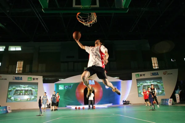 Chinese Basketball Fans Perform Launch Ceremony Mengniu Nba Basketball Disciple — 图库照片