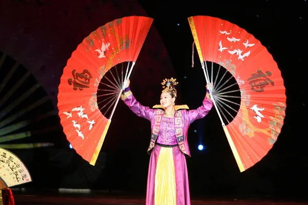 Mago Chino Zhao Yuying Presenta Ceremonia Apertura Del 24º Campeonato — Foto de Stock