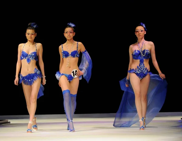 Desfile Modelos Chineses Durante Final 4Th Haining China Tricot Fashion — Fotografia de Stock