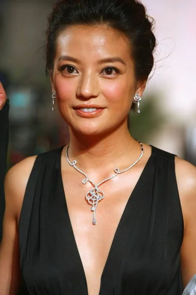 中国の女優 趙薇は土曜日 2009 上海での 上海国際映画祭の開会式前にレッド カーペットで見られる — ストック写真