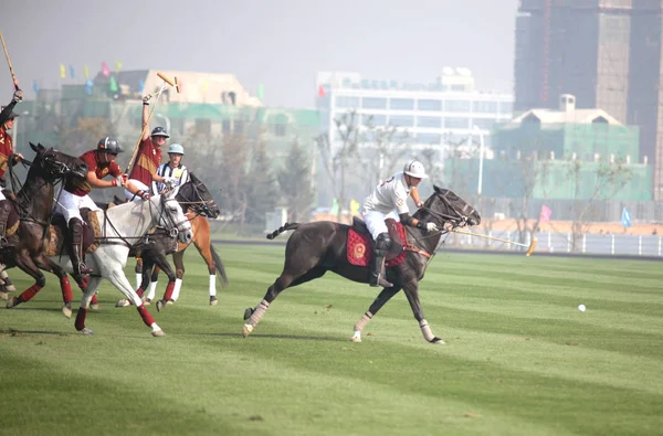 Polospieler Messen Sich Einem Polospiel Nach Der Eröffnungszeremonie Des Tianjin — Stockfoto