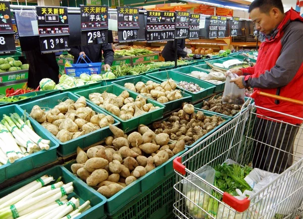 Chińskich Klientów Sklep Dla Warzyw Produkuje Supermarkecie Yichang Miasta Centralnej — Zdjęcie stockowe