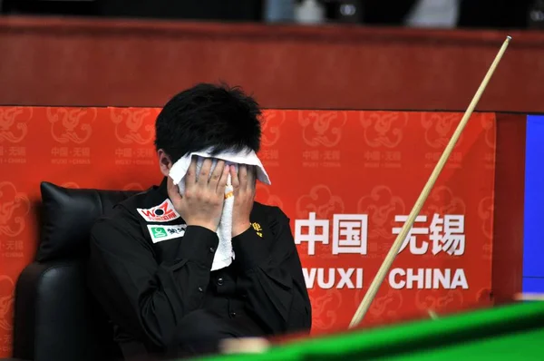 Chinas Ding Junhui Чувствует Себя Грустно Конкурируя Chinas Hang Невидимый — стоковое фото