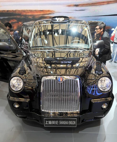 2009年4月21日星期二在中国上海举行的第13届上海国际汽车工业展览会 2009年上海车展 参观吉利 Tx4 — 图库照片