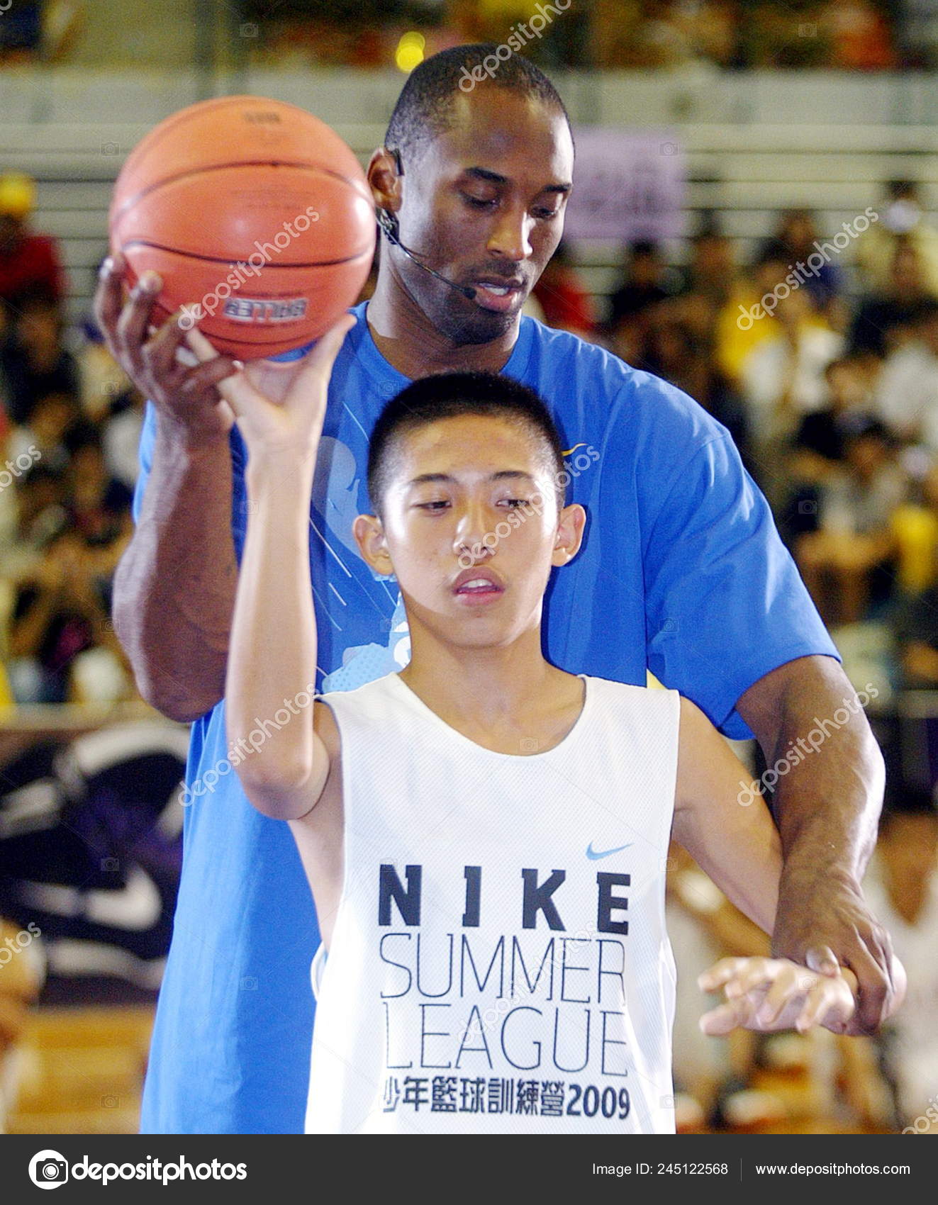 Nba Basketball Player Kobe Bryant Los Angeles Lakers Teaches Young Stock Editorial Photo C Chinaimages 245122568
