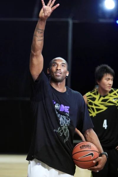 Nba Basketbalspeler Kobe Bryant Van Los Angeles Lakers Gebaren Tijdens — Stockfoto