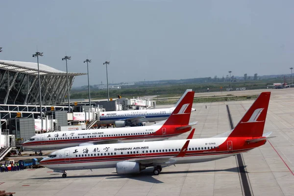 Shanghai Airlines Síkok Megtekintése Pudong Nemzetközi Repülőtéren Shanghai Kína Május — Stock Fotó