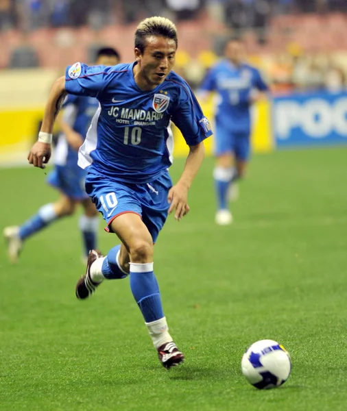 Mao Jianqing Chinas Shanghai Shenhua Dribbles While Competing South Koreas — Stock Photo, Image