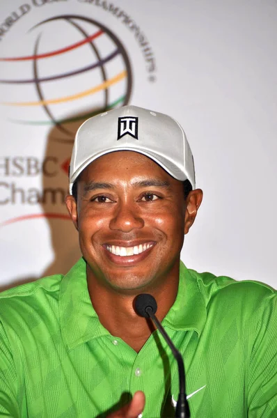 Wir Golfer Tiger Woods Auf Einer Pressekonferenz Nach Dem Ersten — Stockfoto