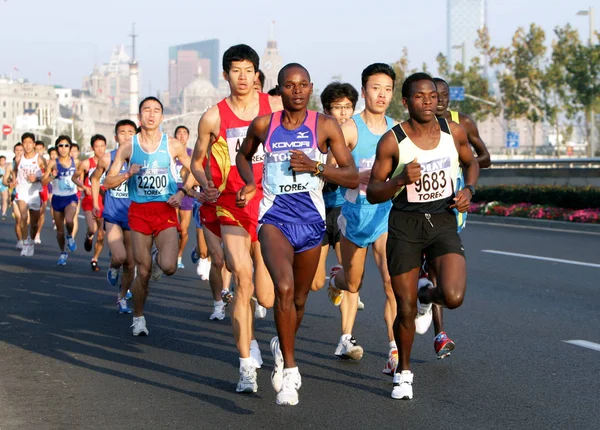 Partecipanti Corrono Lungo Bund Durante Shanghai International Marathon 2010 Shanghai — Foto Stock