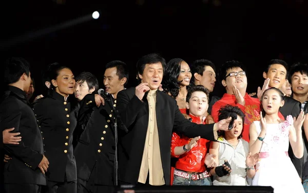 Звезда Гонконгского Кунгфу Джеки Чан Выступает Время Концерта Национальном Стадионе — стоковое фото