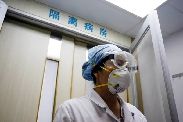 Masked Chinese Nurse Seen Isolation Ward Prepared Patients Suffering H1N1 — Stock Photo, Image