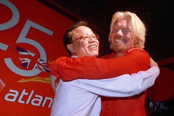 Richard Branson Presidente Virgin Group Abraça Wang Guang Vice Presidente — Fotografia de Stock