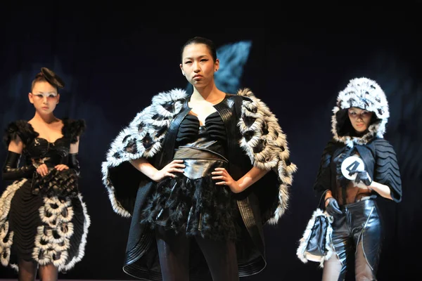 Kínai Modellek Felvonulás Során Végleges Horváth Kína Tricot Divat Design — Stock Fotó