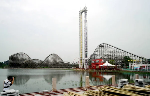 Wooden Roller Coaster Turbo Drop Tower Seen Happy Valley Amusement — Stock Photo, Image