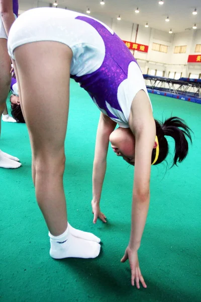 Malí Čínští Trampolatní Sportovci Cvičou Během Cvičení Výcvikové Základně Fuzhou — Stock fotografie