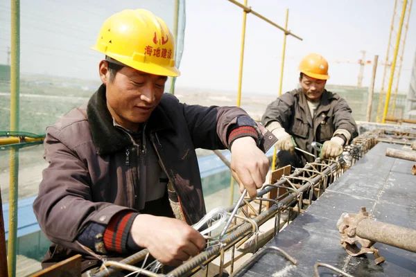 Kinesiska Arbetstagare Arbete Byggplatsen För Huvudbyggnaden Animation Industrial Park Sino — Stockfoto