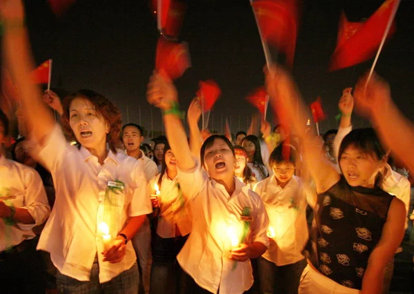 Ciudadanos Chinos Locales Gritan Consignas Para Mostrar Apoyo China Gente —  Fotos de Stock