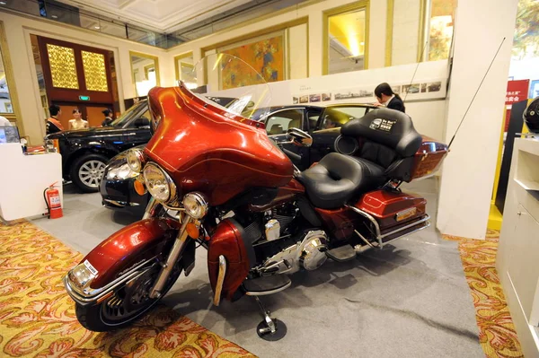 Uma Motocicleta Harley Davidson Visto Exposição Durante Top Luxo Mostrar — Fotografia de Stock