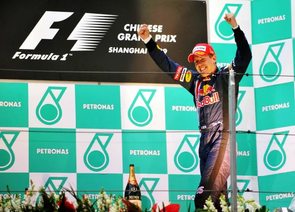 Der Deutsche Pilot Sebastian Vettel Von Red Bull Champion Feiert — Stockfoto