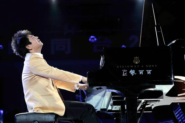 Kínai Zongorista Lang Lang Hajtja Végre Wuhan Város Központi Chinas — Stock Fotó