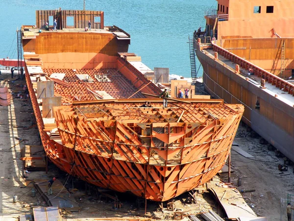 Китайські Робітники Бачили Будівельні Кораблі Суднобудівному Заводі Березі Річки Янцзи — стокове фото
