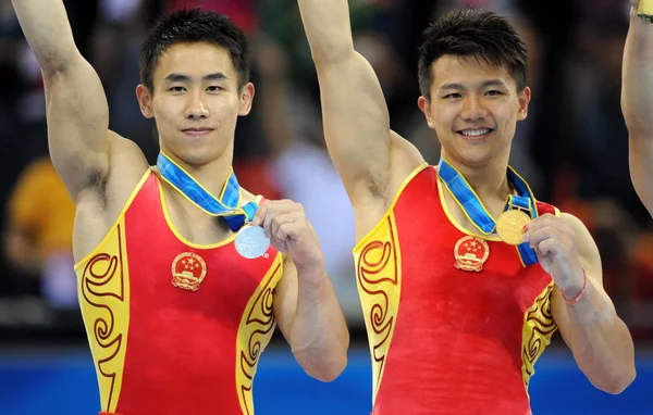 Chinas Yan Mingyong Medalhista Prata Esquerda Chen Yibing Comemorar Pódio — Fotografia de Stock