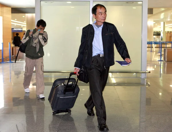 Passagerare Aeromexicos Flight Am098 Anländer Shanghai Pudong International Airport Shanghai — Stockfoto