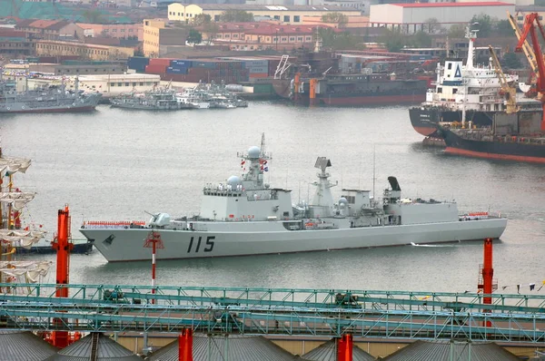 Navys 115 Missile Destroyer Quitte Port Qingdao Préparation Prochain Défilé — Photo