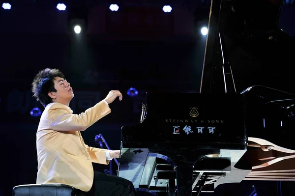 Čínský Klavírista Lang Lang Provádí Během Jeho Novoroční Koncert Wuhan — Stock fotografie