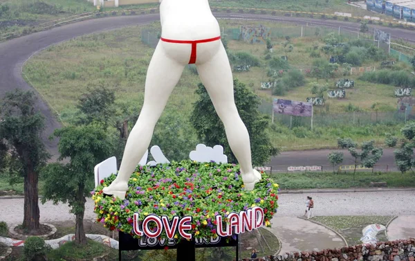 Une Publicité Forme Corps Pour Love Land Parc Thème Sexuel — Photo