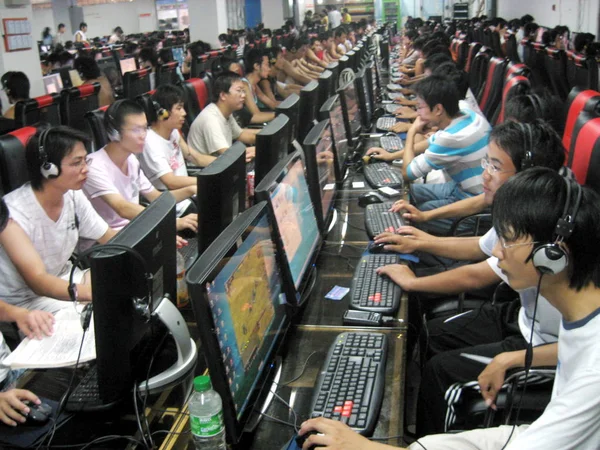 Chinese Internet Users Play Online Games Watch Online Movies Internet — Stock Photo, Image