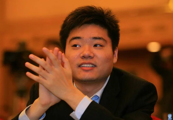 Kinesiska Snooker Spelare Ding Junhui Gester Presskonferens World Snooker China — Stockfoto